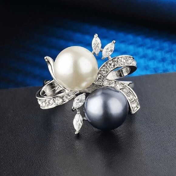 WHITE GOLD DIAMOND PEARL BOW RING - Picture 4 of 6